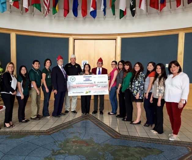 Otorgan veteranos becasa jóvenes de enfermería Otorgan veteranos becasa jóvenes de enfermería