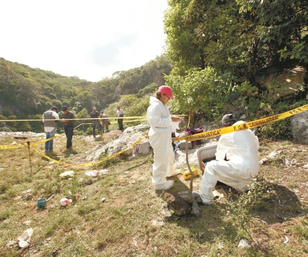 Suman en fosas 254 cadáveres Suman en fosas 254 cadáveres