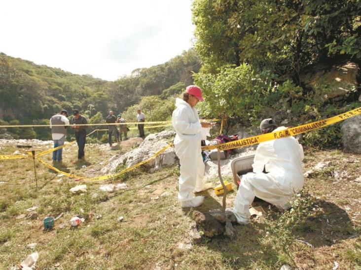 Suman en fosas 254 cadáveres Suman en fosas 254 cadáveres