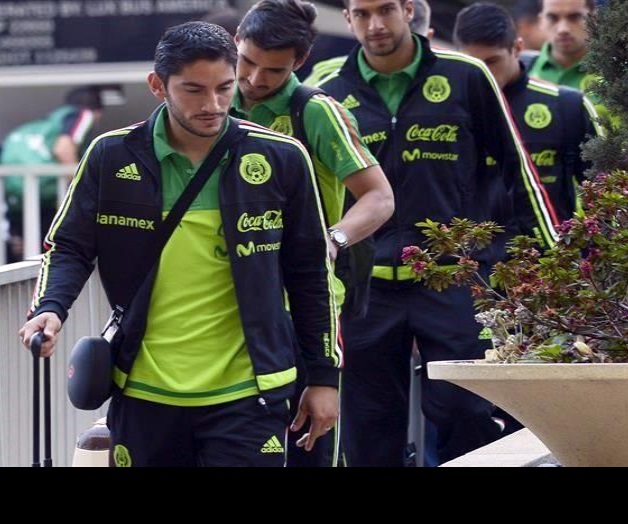 Se dedica Chuy a trabajar Se dedica Chuy a trabajar