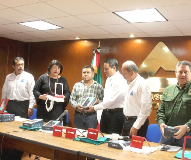 Entrega Canaco primeras tabletas Entrega Canaco primeras tabletas