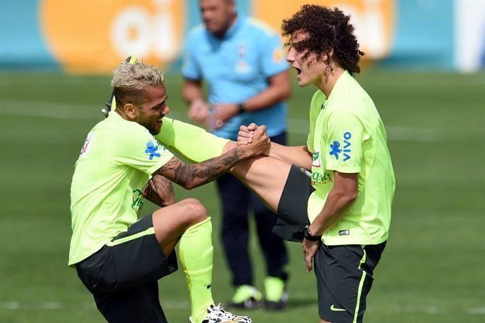 Critica Dani Alves renovación de Dunga Critica Dani Alves renovación de Dunga
