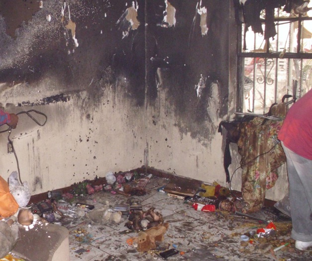 Atienden Bomberos a 2intoxicados por incendio Atienden Bomberos a 2intoxicados por incendio