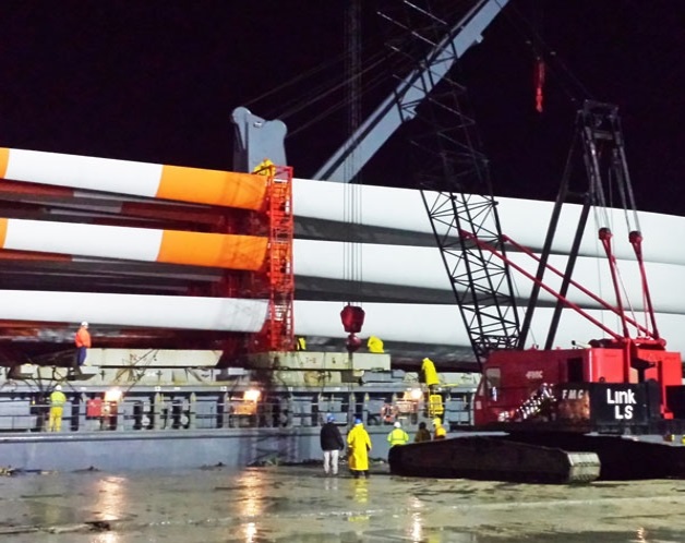 Llegan más generadores y aspas a Puerto Altamira Llegan más generadores y aspas a Puerto Altamira