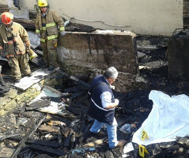 Muere calcinado pepenador y su mascota en incendio