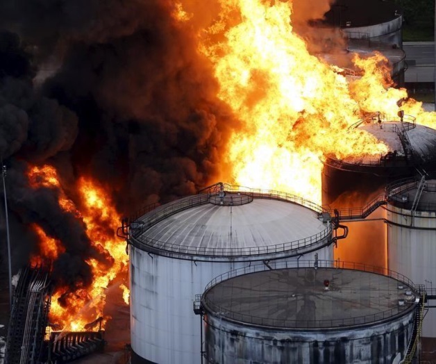 Explotan tanques de gasolina en Brasil
