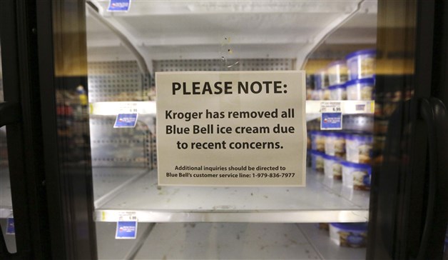 Retira Blue Bell helados del mercado por bacteria