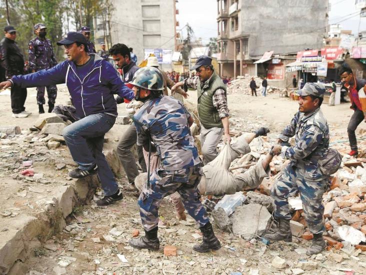 Aumenta a 3 mil 200 los muertos por el terremoto Aumenta a 3 mil 200 los muertos por el terremoto