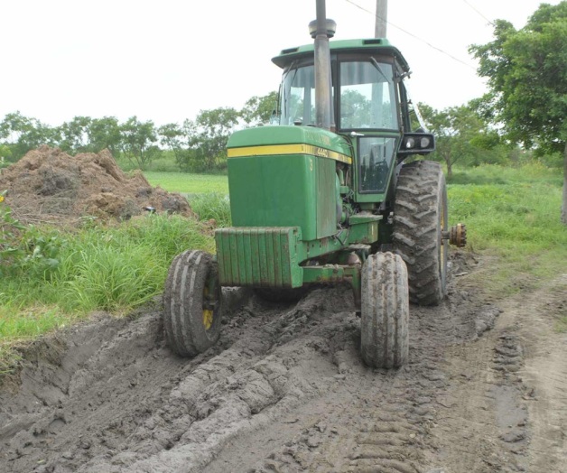 Imposible trabajar, los tractores se atascan