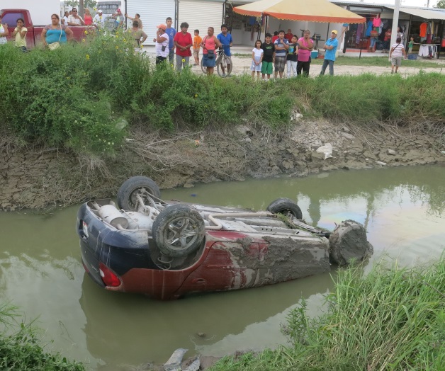 Cae a dren de aguas negras