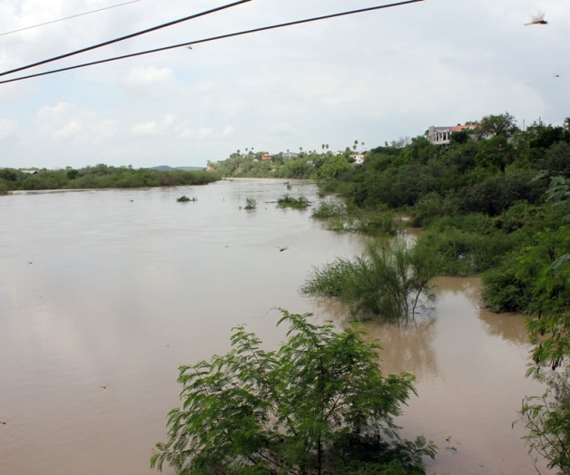 Crece río Conchose incomunica ejidos Crece río Conchose incomunica ejidos