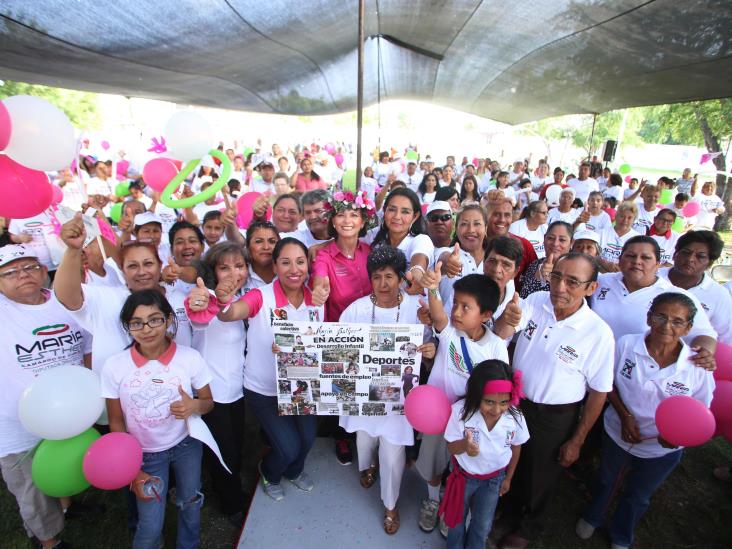 Una corona de florespara María Esther Una corona de florespara María Esther