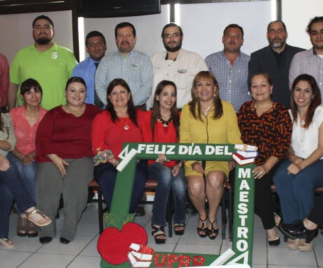 Emotivo festejo de UPRR a maestros