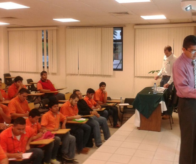 Orientan a estudiantes sobre ahorro de energía