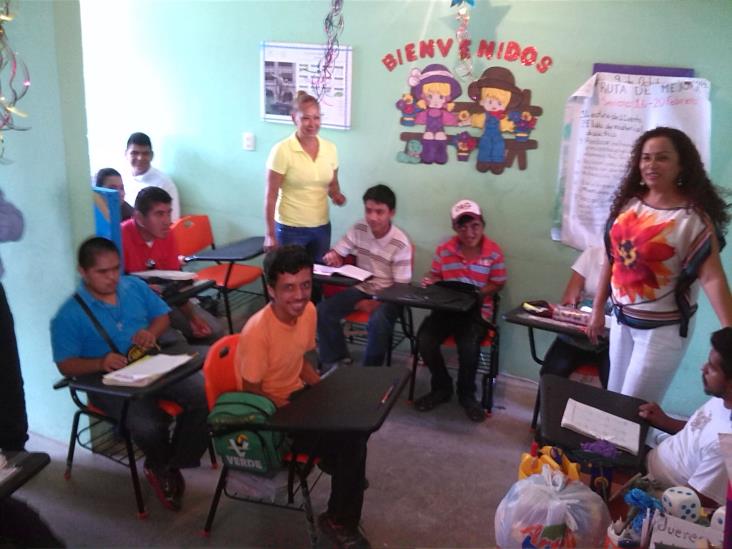 Alumnos discapacitadostoman clases en vivienda Alumnos discapacitadostoman clases en vivienda