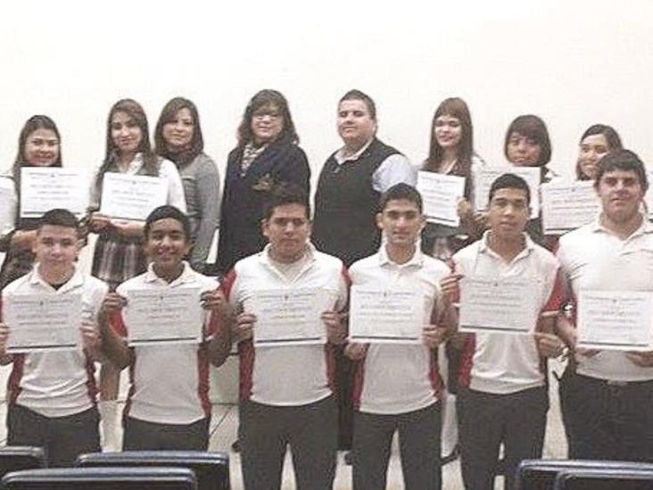 Estudiantes de la UT en taller de emprendedores Estudiantes de la UT en taller de emprendedores