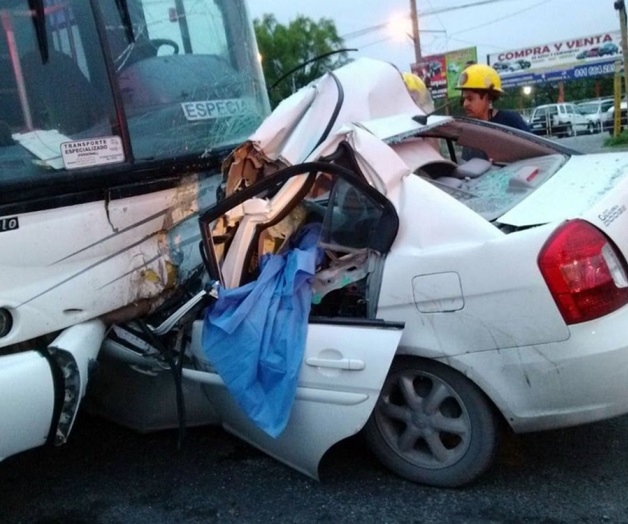 Mueren 2 en accidentes carreteros en NL