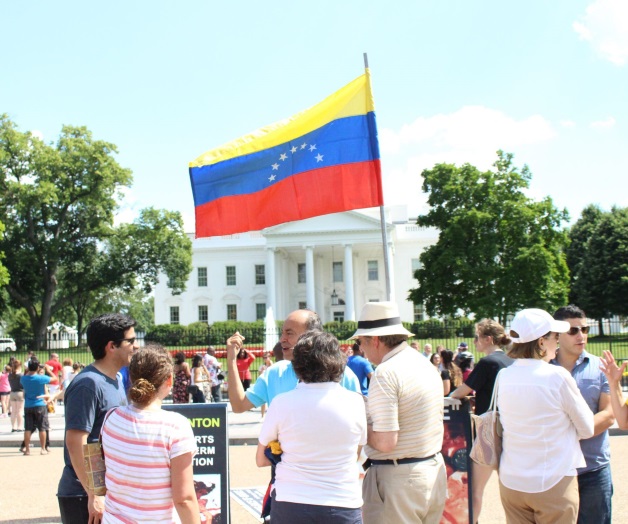 Piden venezolanos en EU atender crisis