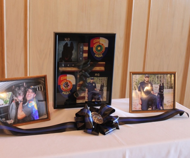 Emotivo adiósa perro policía