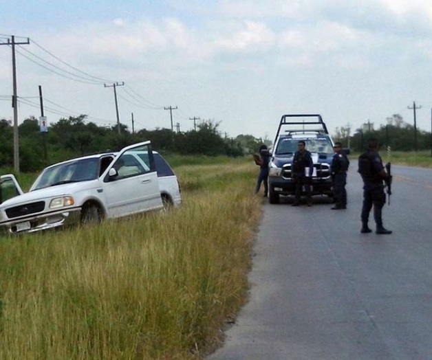 Hallan en  Cadereyta camioneta abandonadacon manchas de sangre