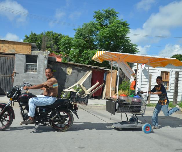 Vende aguas frescas y respalda a su familia Vende aguas frescas y respalda a su familia