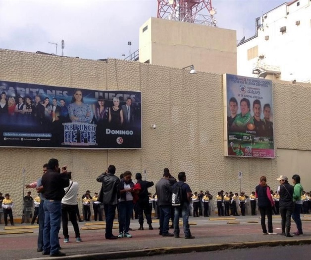 Se concentra CNTE afuera de Televisa