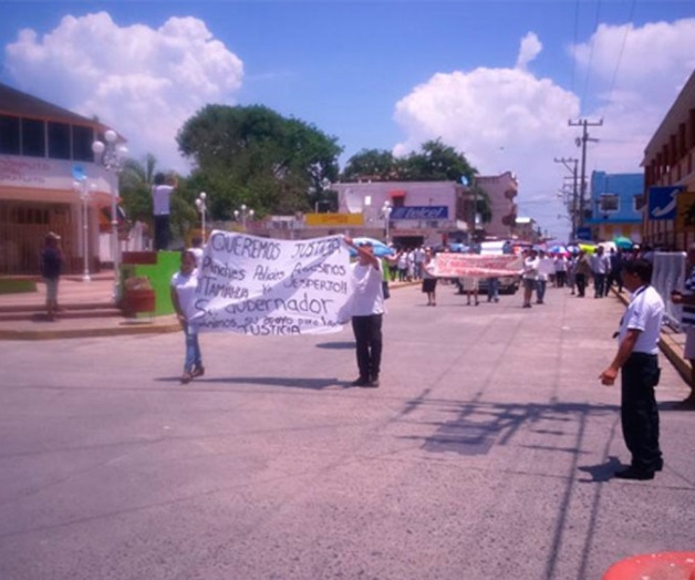 Rescatan de linchamiento a alcalde de Tamiahua, Veracruz y su esposa