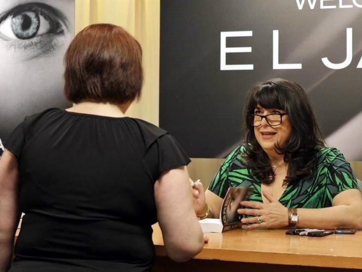 Van fans por nuevo libro de Grey Van fans por nuevo libro de Grey