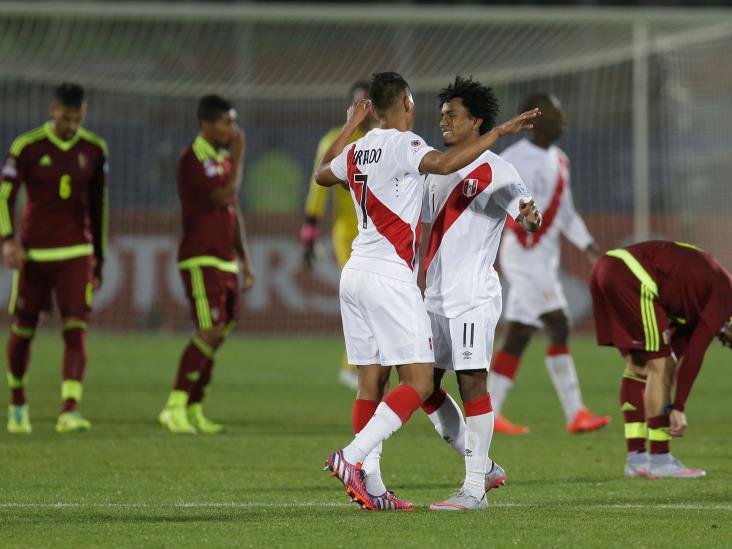 Perú vence 1-0 a Venezuela y aprieta Grupo C de Copa América Perú vence 1-0 a Venezuela y aprieta Grupo C de Copa América