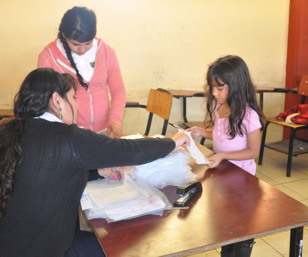 Llaman a inscribira hijos para becas Llaman a inscribira hijos para becas