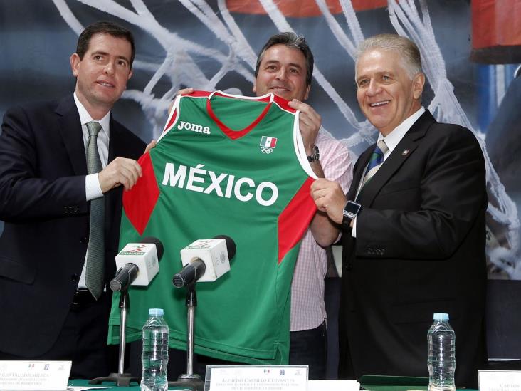 Nuevo entrenador tricolor Nuevo entrenador tricolor