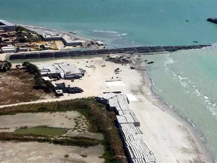 Demandan a SCT por rompeolas Demandan a SCT por rompeolas