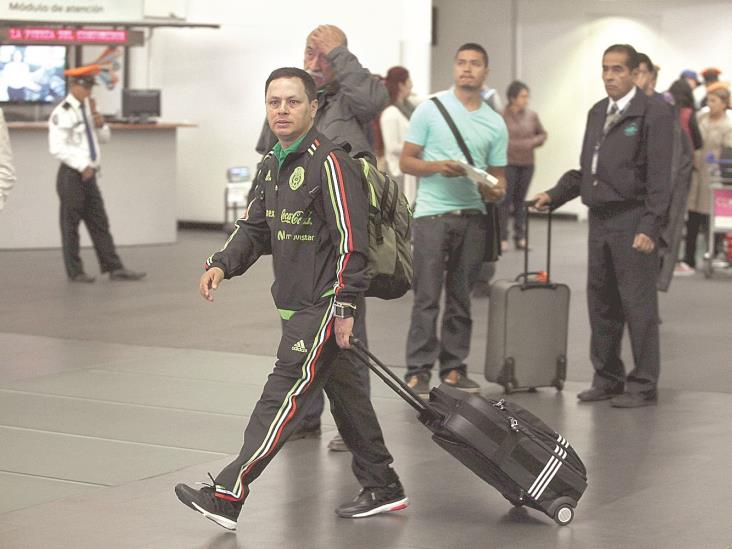 En silencio parte el Tri En silencio parte el Tri