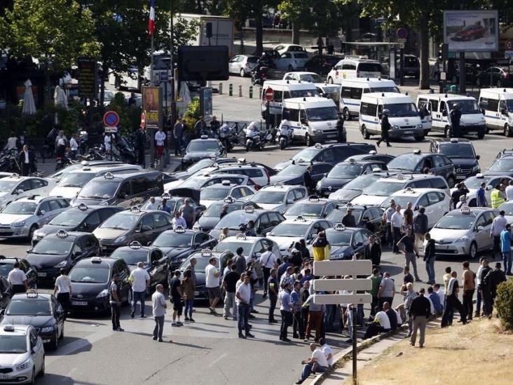 Protestan taxistas franceses por Uber Protestan taxistas franceses por Uber