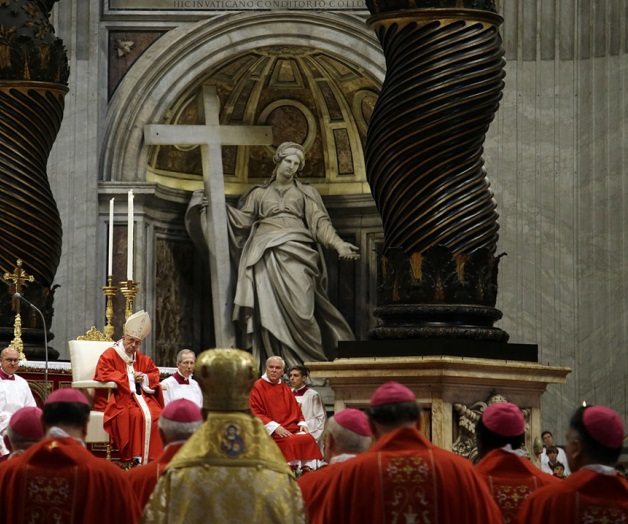 Papa otorga el palio, indumentaria litúrgica a los arzobispos mexicanos