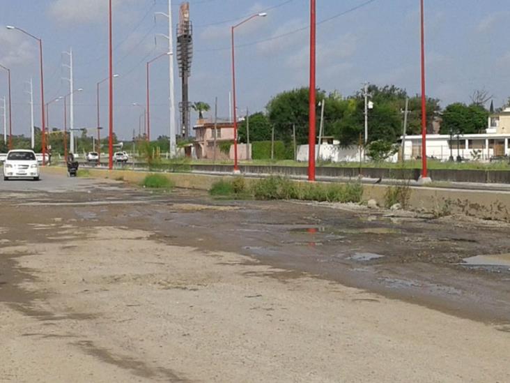 Tapizado de cráteres el bulevar Fundadores Tapizado de cráteres el bulevar Fundadores