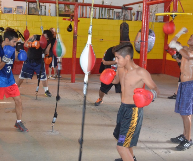 Box en academia de Don Joel Soto Box en academia de Don Joel Soto