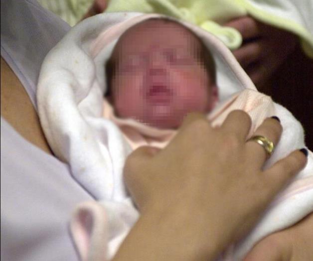 Despierta bebé en su funeral en Kenia