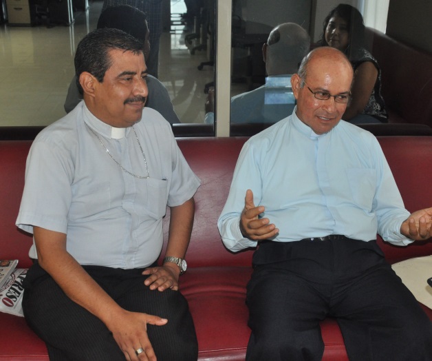 Anglicanos ‘pintan raya’ ante católicos