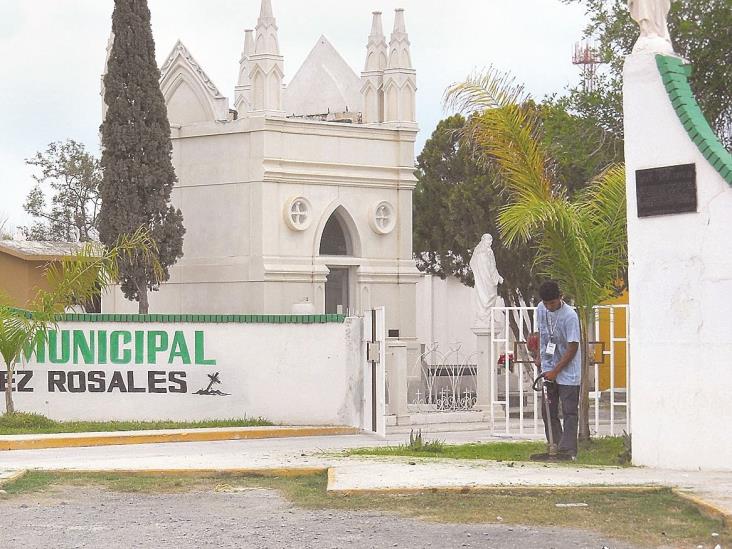 Tienen limpios los cementerios Tienen limpios los cementerios