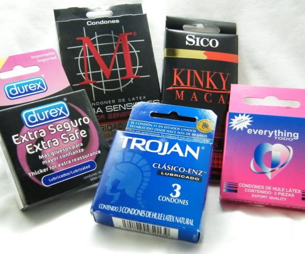 Mexicanos pelean por mercado de condones