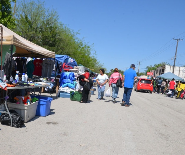 Tianguistas se quejan de pocas ventas