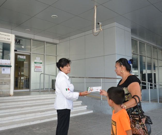 Paisanos llegan más por puente Anzaldúas