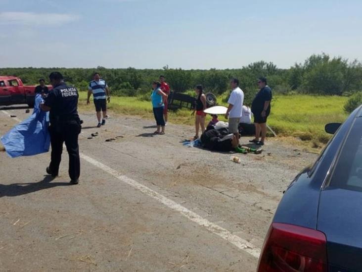 Perecen abuela ynieto en volcadura Perecen abuela ynieto en volcadura