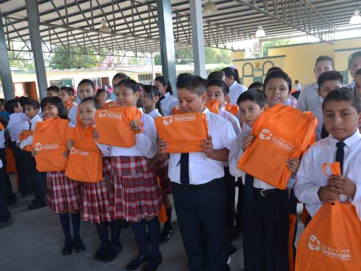 Piden a padres esperar por paquetes escolares gratis Piden a padres esperar por paquetes escolares gratis