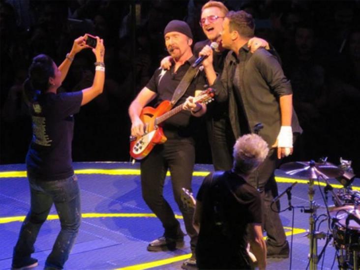 Canta Fallon durante concierto de U2 Canta Fallon durante concierto de U2