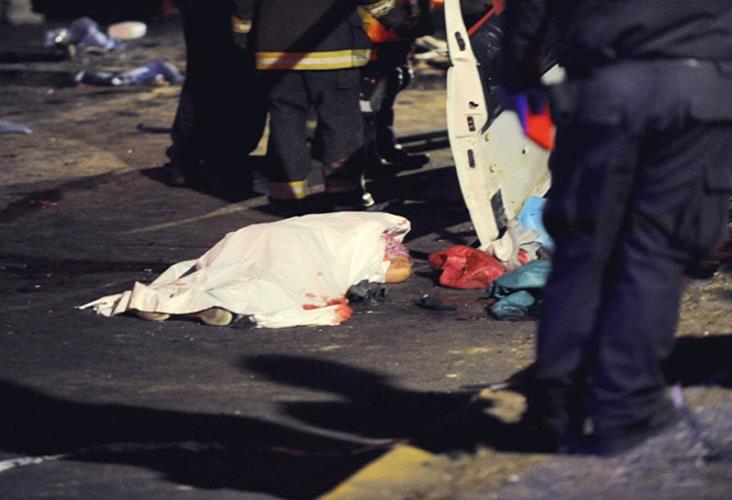 Arroja 4 muertos terrorífico choque Arroja 4 muertos terrorífico choque