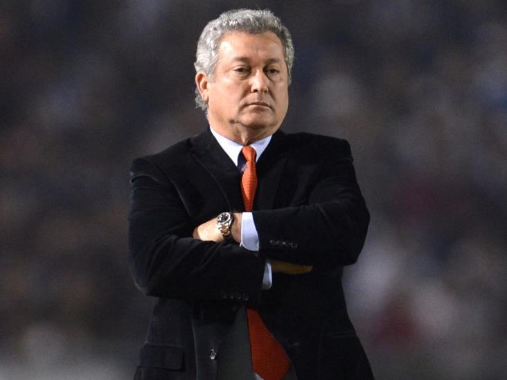 Vucetich descarta pensar en el Tri, sólo le importa Querétaro Vucetich descarta pensar en el Tri, sólo le importa Querétaro