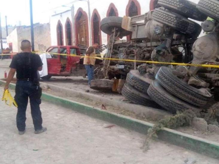 Arrolla camión a peregrinos; mueren 16 Arrolla camión a peregrinos; mueren 16