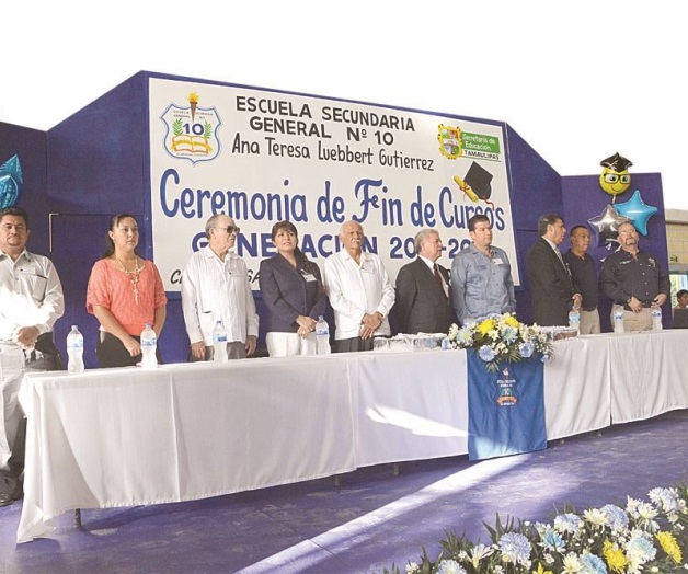 Se despiden entre lágrimas y risas